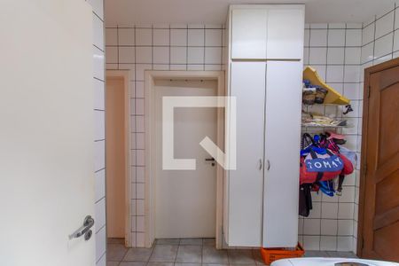 Área de Serviço de casa de condomínio para alugar com 4 quartos, 500m² em Parque São Paulo, Cotia