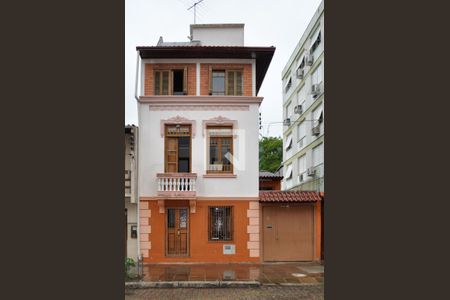 Fachada de casa à venda com 5 quartos, 160m² em Menino Deus, Porto Alegre
