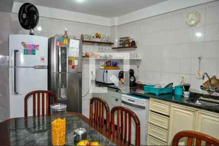 Cozinha de casa à venda com 5 quartos, 160m² em Menino Deus, Porto Alegre