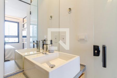 Banheiro de apartamento para alugar com 1 quarto, 25m² em Pinheiros, São Paulo