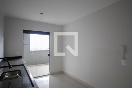 Cozinha de apartamento à venda com 2 quartos, 75m² em Vila Gustavo, São Paulo