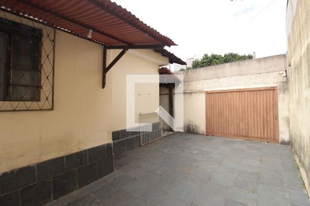 Garagem e Quintal de casa à venda com 5 quartos, 360m² em Floramar, Belo Horizonte