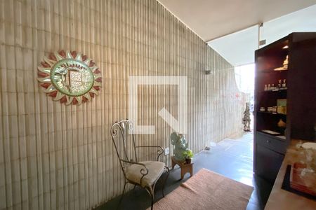 Entrada de casa à venda com 6 quartos, 345m² em Mangabeiras, Belo Horizonte