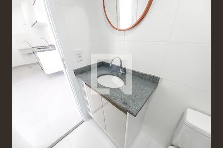 Banheiro de apartamento para alugar com 2 quartos, 34m² em Lapa de Baixo, São Paulo