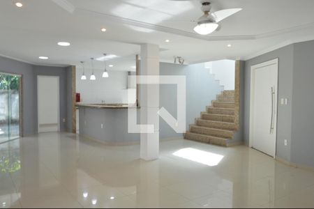 Sala de casa de condomínio à venda com 4 quartos, 300m² em Jacarepaguá, Rio de Janeiro