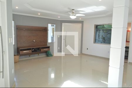 Sala de casa de condomínio à venda com 4 quartos, 300m² em Jacarepaguá, Rio de Janeiro