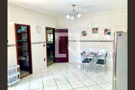 Casa à venda com 4 quartos, 273m² em Itaipu, Niterói