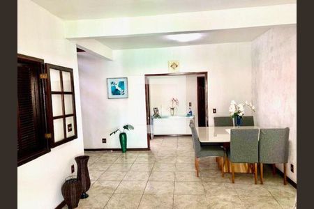 Casa à venda com 4 quartos, 273m² em Itaipu, Niterói