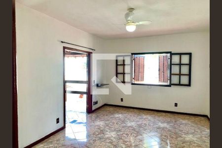 Casa à venda com 4 quartos, 273m² em Itaipu, Niterói