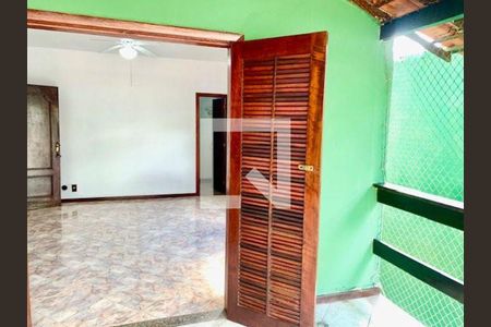 Casa à venda com 4 quartos, 273m² em Itaipu, Niterói