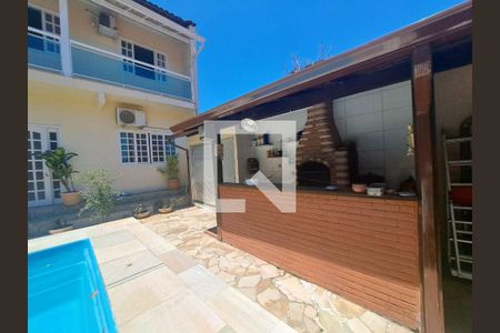 Casa à venda com 4 quartos, 254m² em Itaipu, Niterói