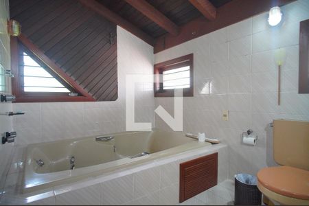 Banheiro da Suíte de casa à venda com 5 quartos, 300m² em Vila Rosa, Novo Hamburgo