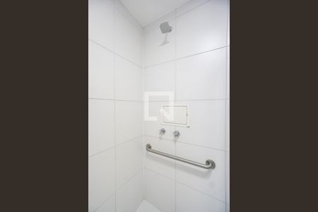 Banheiro de kitnet/studio para alugar com 1 quarto, 23m² em Vila Esperança, São Paulo