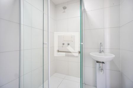 Banheiro de kitnet/studio para alugar com 1 quarto, 23m² em Vila Esperança, São Paulo