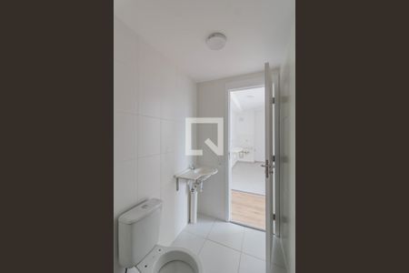 Banheiro de apartamento para alugar com 2 quartos, 36m² em Conjunto Residencial José Bonifácio, São Paulo