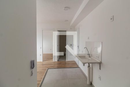 Sala/Cozinha de apartamento para alugar com 2 quartos, 36m² em Conjunto Residencial José Bonifácio, São Paulo