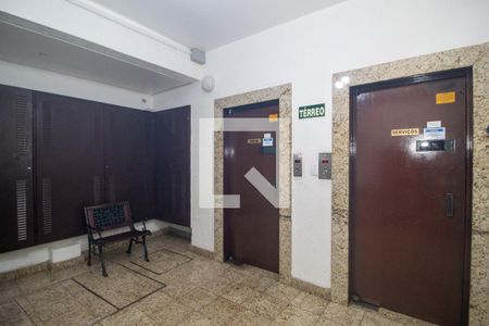 Hall de entrada de apartamento à venda com 2 quartos, 83m² em Centro Histórico, Porto Alegre