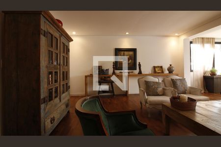 Sala de casa à venda com 3 quartos, 360m² em Indianópolis, São Paulo