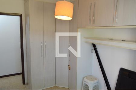 Quarto 1 de apartamento para alugar com 2 quartos, 60m² em Taquara, Rio de Janeiro