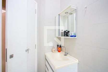Banheiro social de apartamento à venda com 2 quartos, 100m² em Vila América, Santo André