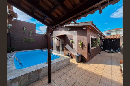 Quintal de casa à venda com 3 quartos, 350m² em Santa Teresinha, São Paulo