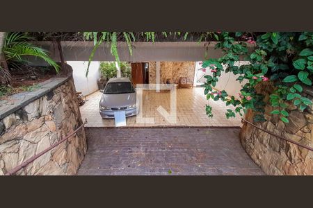 Garagem de casa à venda com 4 quartos, 500m² em Pestana, Osasco
