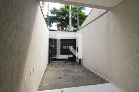 Garagem de casa à venda com 3 quartos, 110m² em Jardim Avelino, São Paulo