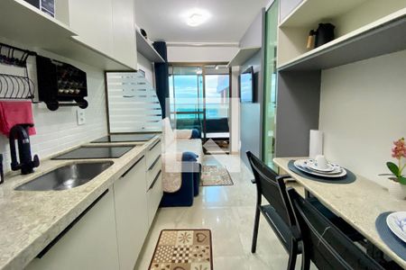 Cozinha de apartamento para alugar com 1 quarto, 37m² em Boca do Rio, Salvador