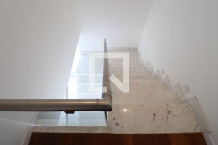 Escada de apartamento à venda com 4 quartos, 290m² em Vila Romana, São Paulo