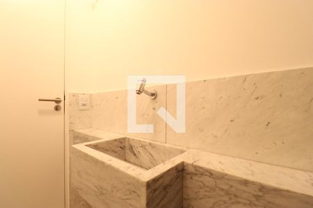 Lavabo de apartamento à venda com 4 quartos, 290m² em Vila Romana, São Paulo