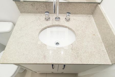 Banheiro de kitnet/studio para alugar com 1 quarto, 41m² em Santa Ifigênia, São Paulo