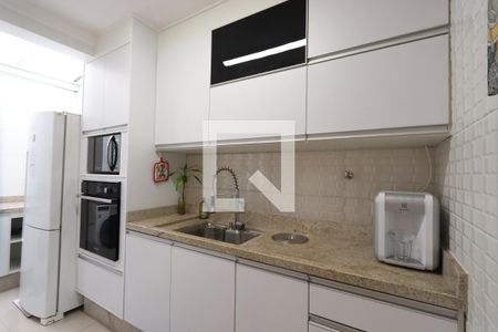Cozinha de casa de condomínio à venda com 2 quartos, 86m² em Jardim Guairaca, São Paulo