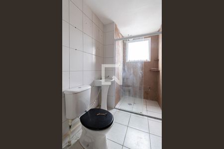 Banheiro e Área de Serviço  de apartamento para alugar com 2 quartos, 64m² em Vila Nova Curuca, São Paulo