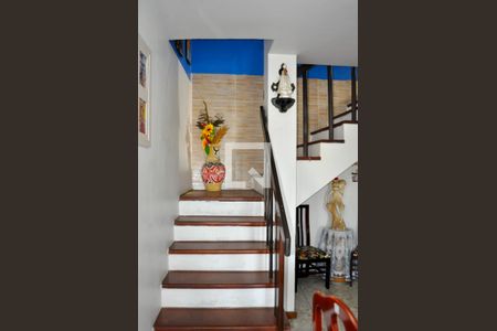 escada de casa à venda com 3 quartos, 150m² em Coronel Aparicio Borges, Porto Alegre