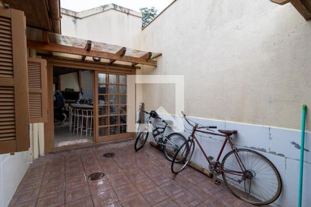Garagem de casa à venda com 3 quartos, 150m² em Ipanema, Porto Alegre