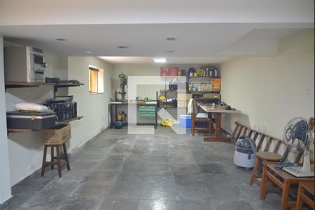 Porão de casa para alugar com 6 quartos, 286m² em Vila Camilópolis, Santo André
