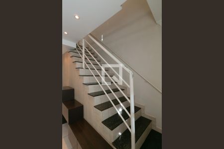 Escada de apartamento à venda com 3 quartos, 120m² em Jaqueline, Belo Horizonte