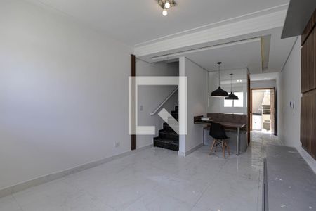 Sala de casa de condomínio para alugar com 2 quartos, 120m² em Jundiapeba, Mogi das Cruzes