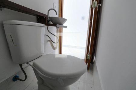 Lavabo de casa de condomínio para alugar com 2 quartos, 120m² em Jundiapeba, Mogi das Cruzes