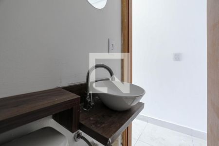 Lavabo de casa de condomínio para alugar com 2 quartos, 120m² em Jundiapeba, Mogi das Cruzes