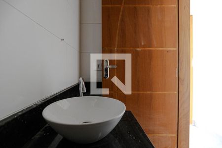 Banheiro de casa de condomínio para alugar com 2 quartos, 120m² em Jundiapeba, Mogi das Cruzes