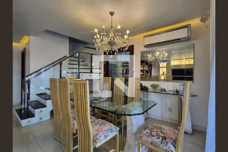 Sala de casa de condomínio para alugar com 4 quartos, 350m² em Recreio dos Bandeirantes, Rio de Janeiro