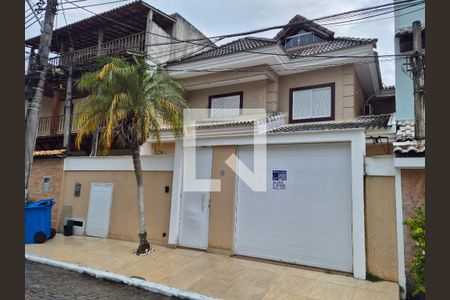 Fachada de casa de condomínio para alugar com 4 quartos, 350m² em Recreio dos Bandeirantes, Rio de Janeiro