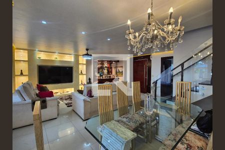 Sala de casa de condomínio para alugar com 4 quartos, 350m² em Recreio dos Bandeirantes, Rio de Janeiro