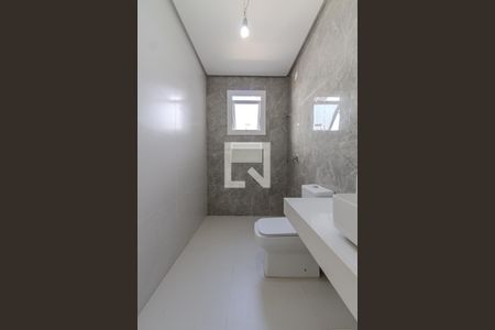 Banheiro Social de casa à venda com 3 quartos, 203m² em Ipanema, Porto Alegre