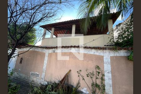 Fachada de casa à venda com 4 quartos, 370m² em Taquara, Rio de Janeiro
