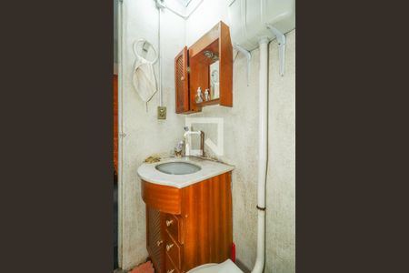 Banheiro de apartamento à venda com 2 quartos, 47m² em Rubem Berta, Porto Alegre