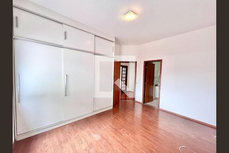 Casa à venda com 3 quartos, 212m² em Jardim Paulista, São Paulo