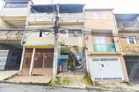 Fachada + Plaquinha de casa para alugar com 3 quartos, 90m² em Conjunto Residencial José Bonifácio, São Paulo