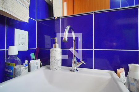 Banheiro  de apartamento à venda com 2 quartos, 43m² em Jardim Dona Leopoldina, Porto Alegre